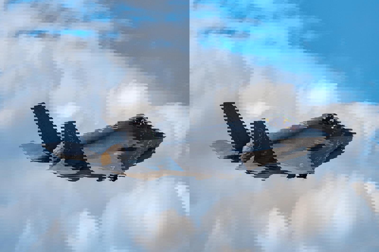 Escalating Tensions in the Gulf: UAE Intercepts Missiles and Drones as US–Iran Conflict Intensifies